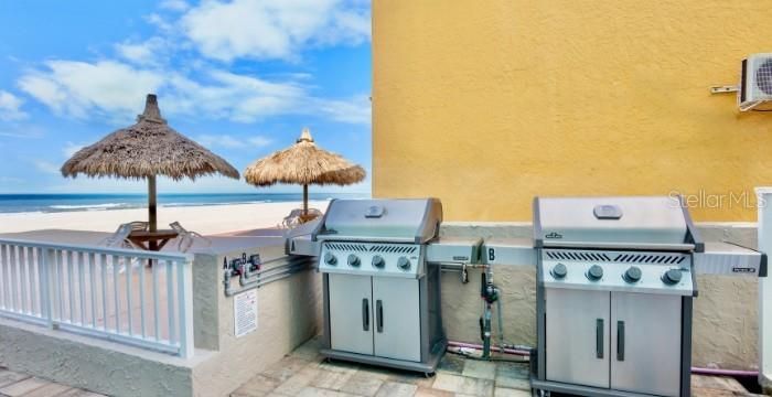 For Sale: $660,000 (1 beds, 1 baths, 895 Square Feet)
