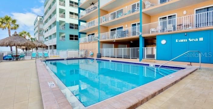 For Sale: $660,000 (1 beds, 1 baths, 895 Square Feet)