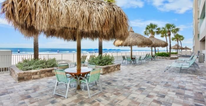 For Sale: $660,000 (1 beds, 1 baths, 895 Square Feet)