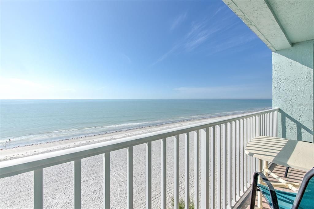 For Sale: $660,000 (1 beds, 1 baths, 895 Square Feet)