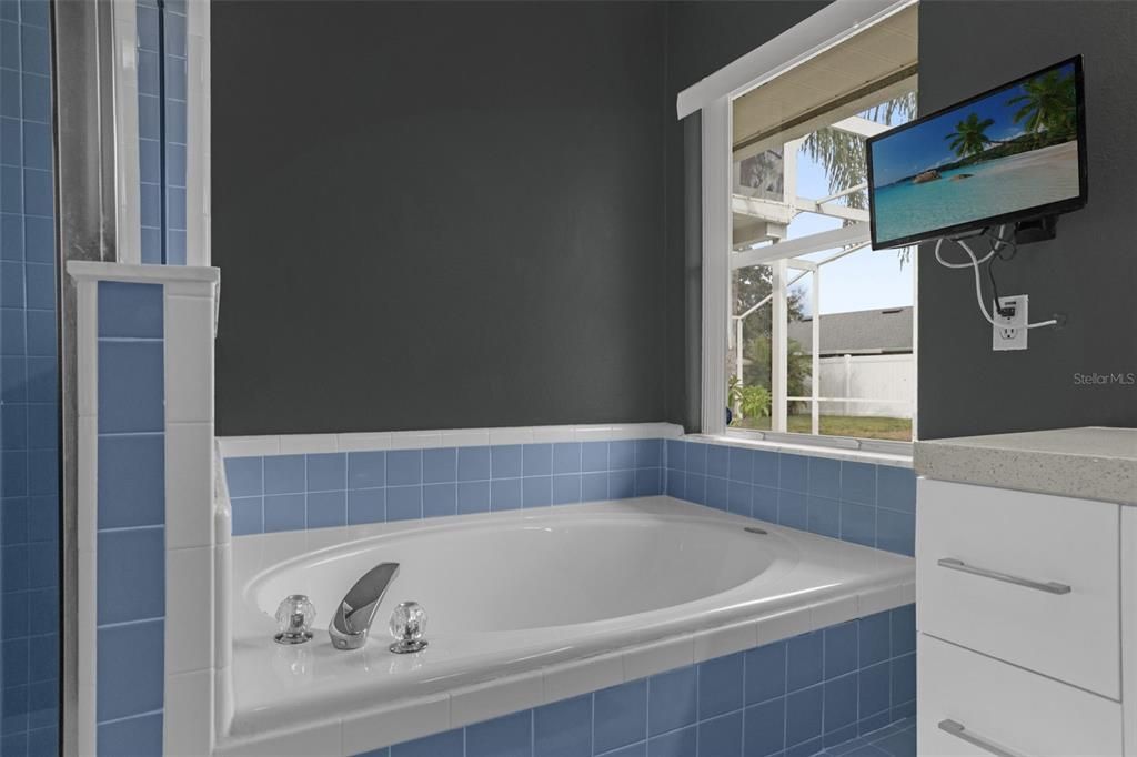 For Sale: $349,990 (3 beds, 2 baths, 1527 Square Feet)