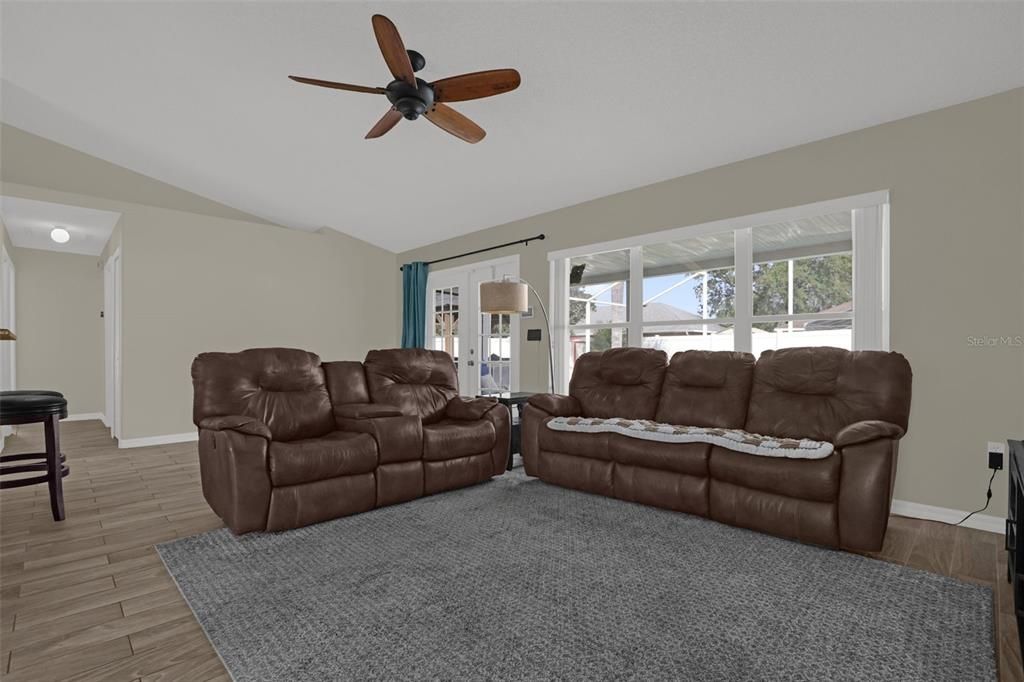 For Sale: $349,990 (3 beds, 2 baths, 1527 Square Feet)