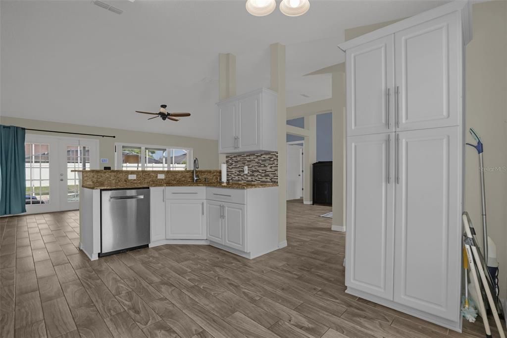 For Sale: $349,990 (3 beds, 2 baths, 1527 Square Feet)