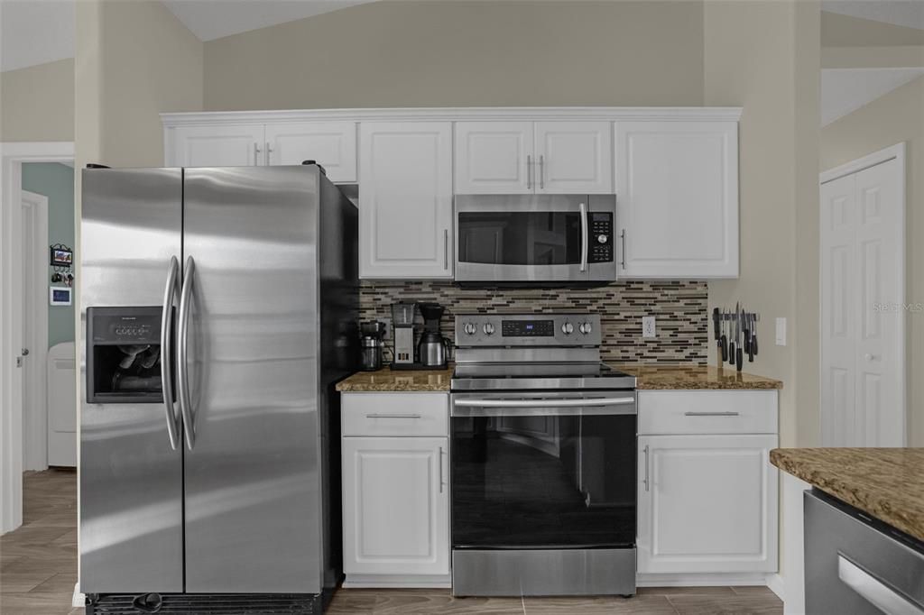For Sale: $349,990 (3 beds, 2 baths, 1527 Square Feet)