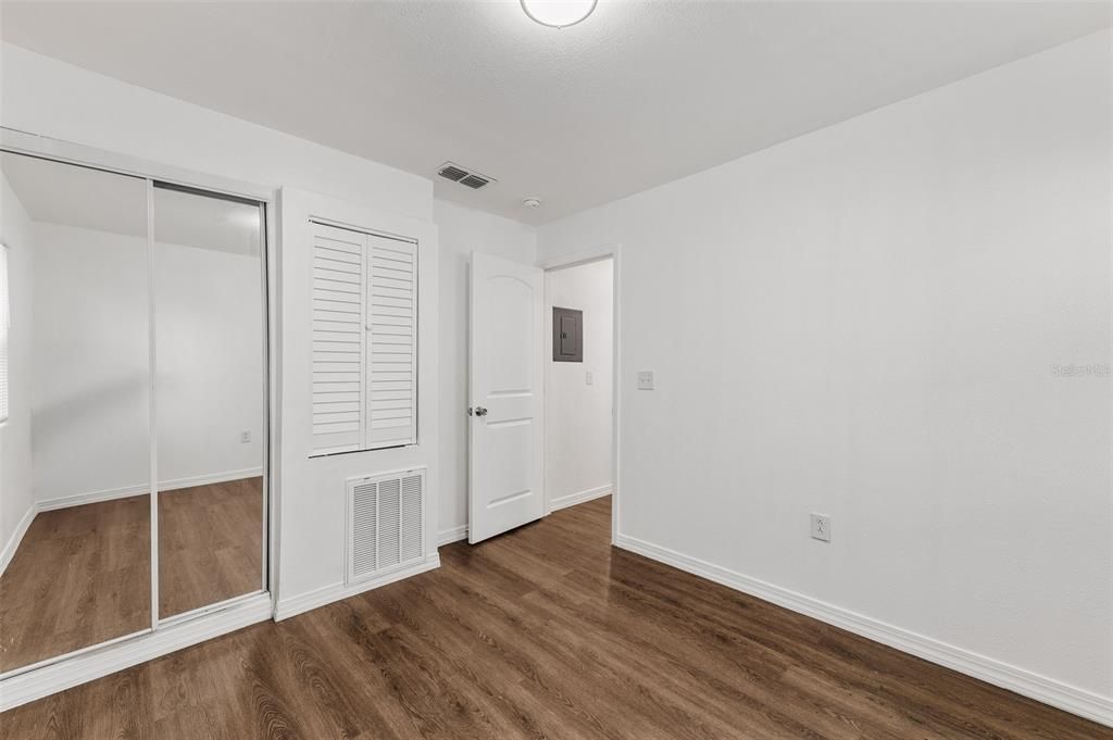 На продажу: $125,000 (2 спален, 1 ванн, 720 Квадратных фут)