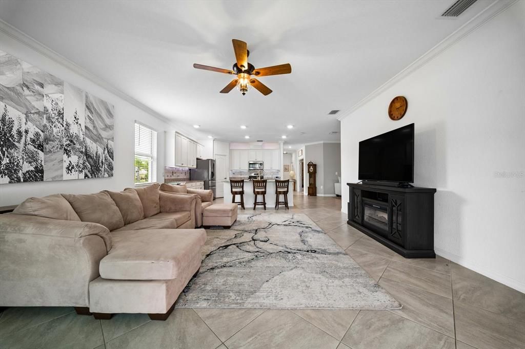 For Sale: $449,999 (2 beds, 2 baths, 1965 Square Feet)