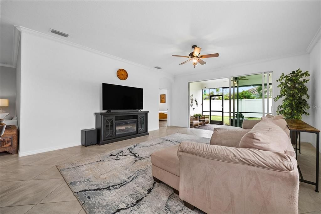 For Sale: $449,999 (2 beds, 2 baths, 1965 Square Feet)