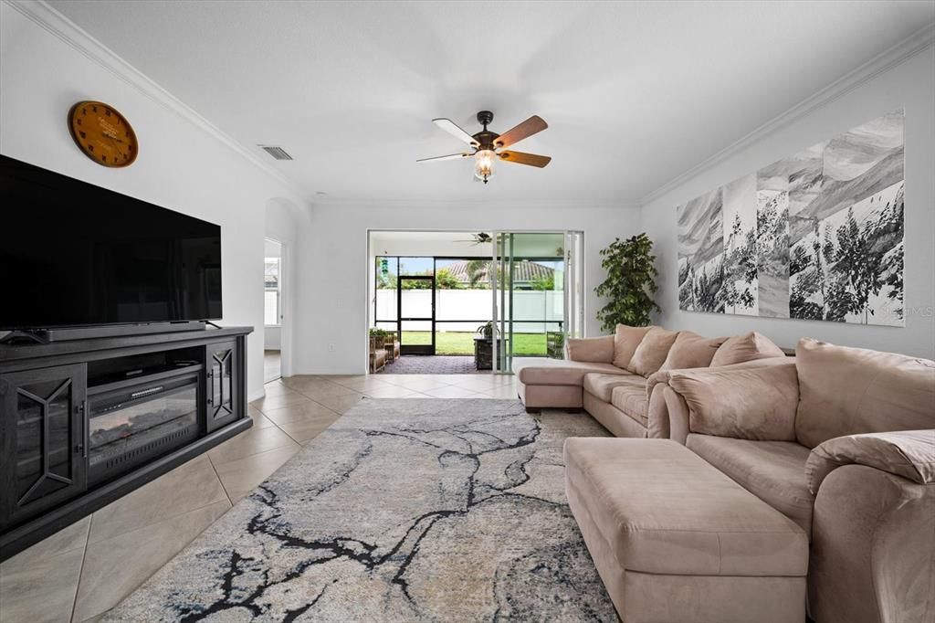 For Sale: $449,999 (2 beds, 2 baths, 1965 Square Feet)