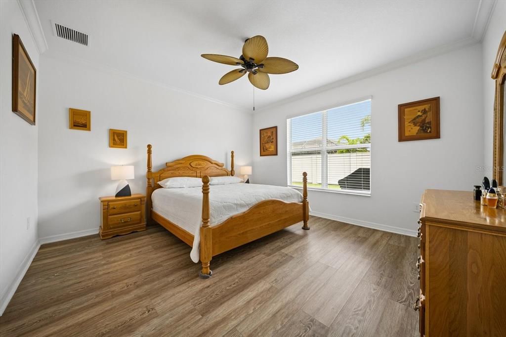 For Sale: $449,999 (2 beds, 2 baths, 1965 Square Feet)