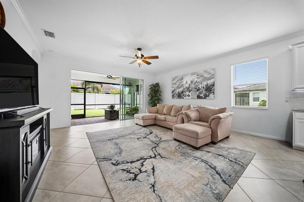 For Sale: $449,999 (2 beds, 2 baths, 1965 Square Feet)
