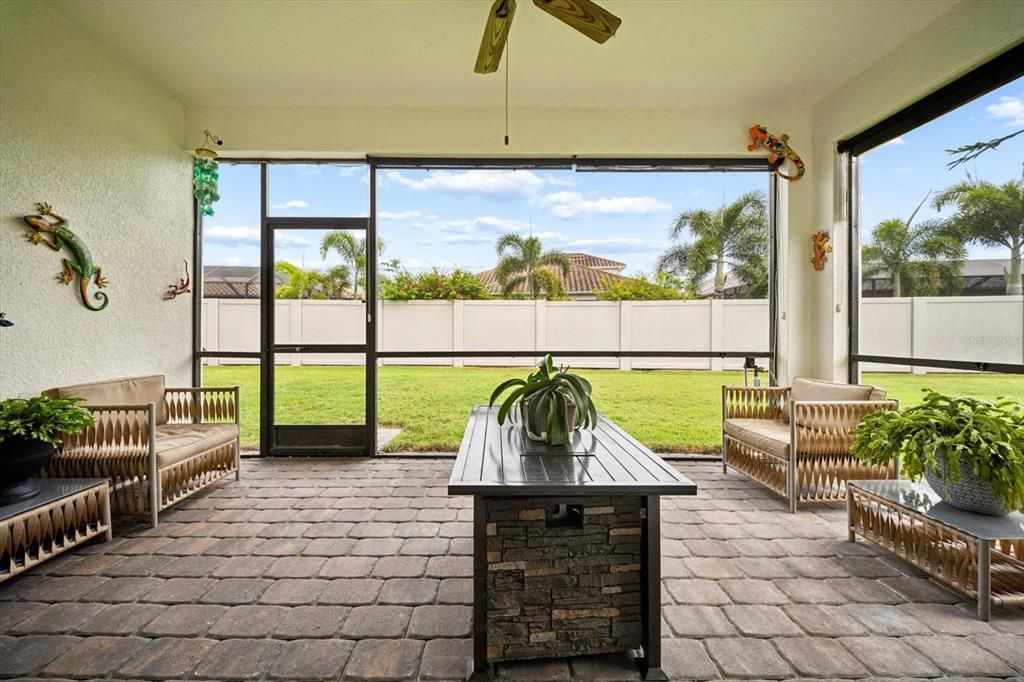 For Sale: $449,999 (2 beds, 2 baths, 1965 Square Feet)