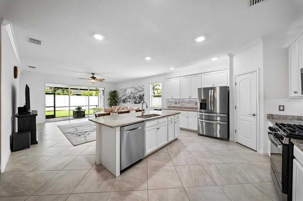 For Sale: $449,999 (2 beds, 2 baths, 1965 Square Feet)