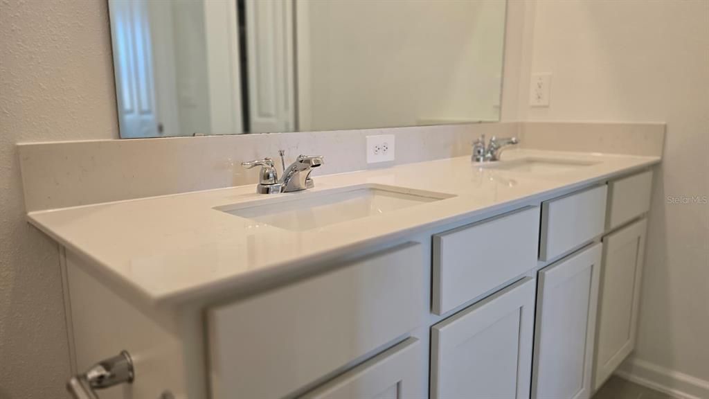 For Rent: $2,250 (4 beds, 2 baths, 2108 Square Feet)