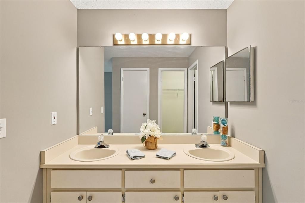 For Sale: $364,900 (3 beds, 2 baths, 1409 Square Feet)