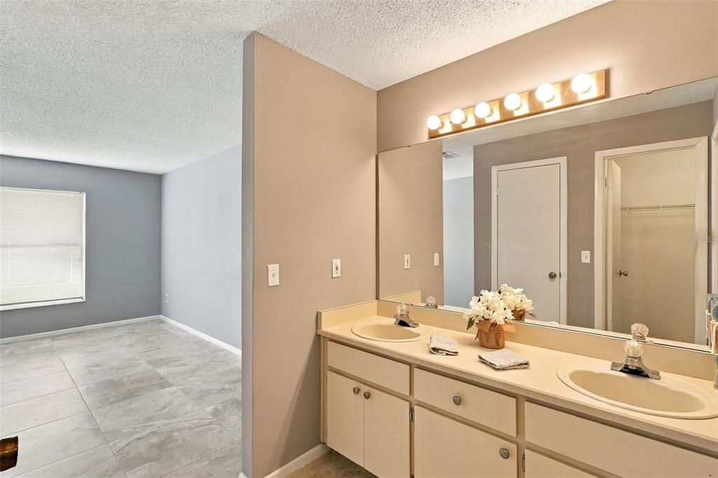 For Sale: $364,900 (3 beds, 2 baths, 1409 Square Feet)