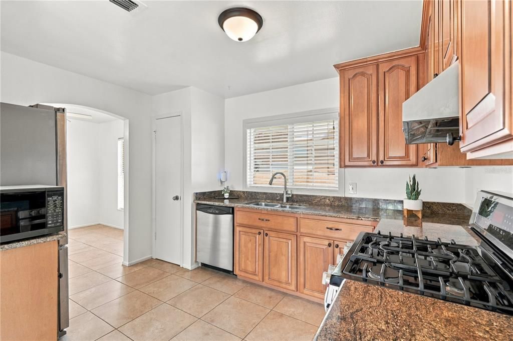 For Sale: $364,900 (3 beds, 2 baths, 1409 Square Feet)