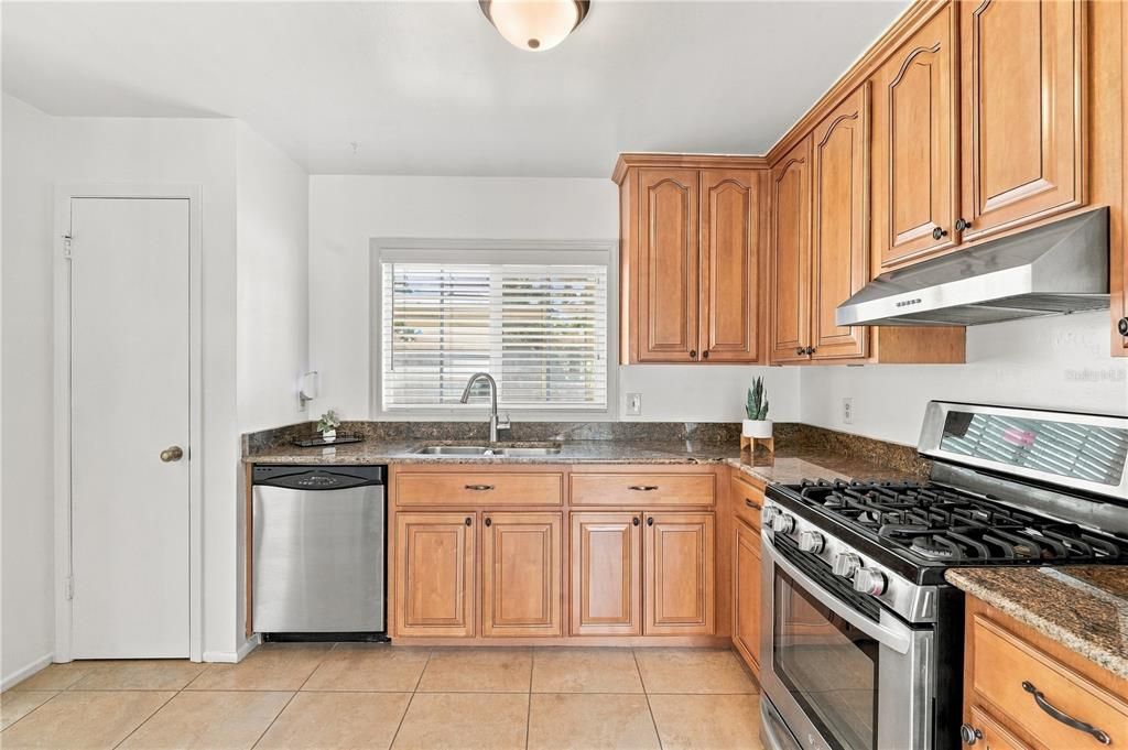 For Sale: $364,900 (3 beds, 2 baths, 1409 Square Feet)