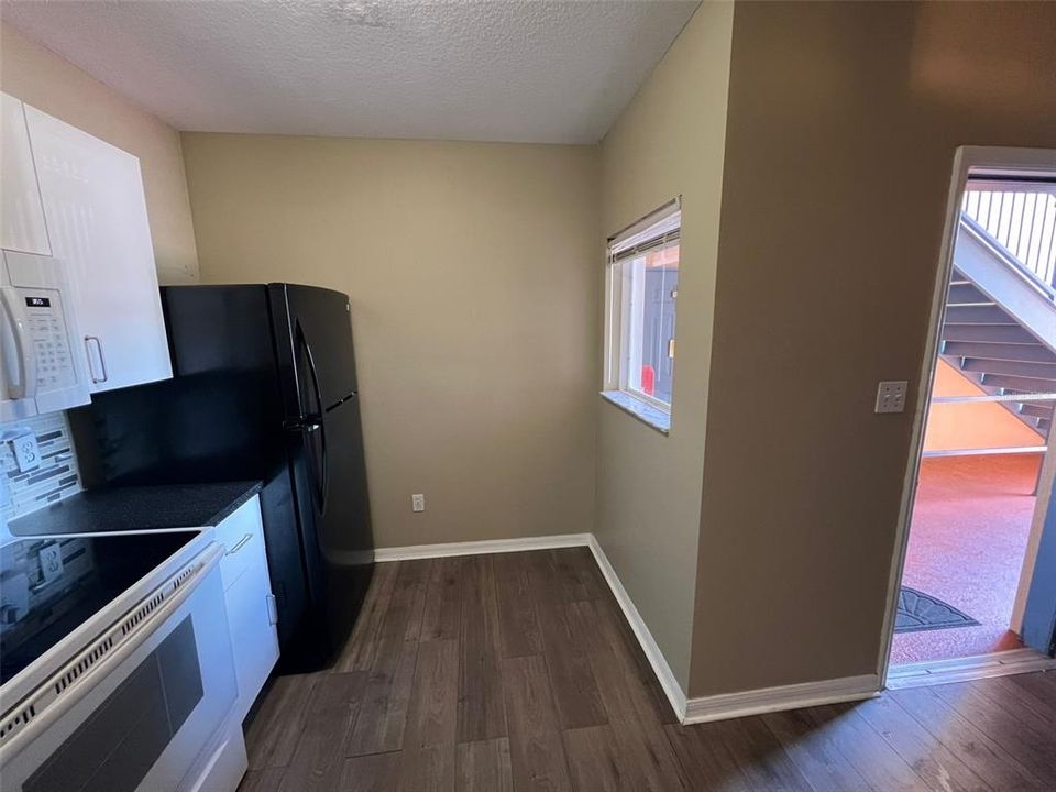 For Rent: $1,800 (3 beds, 2 baths, 1200 Square Feet)