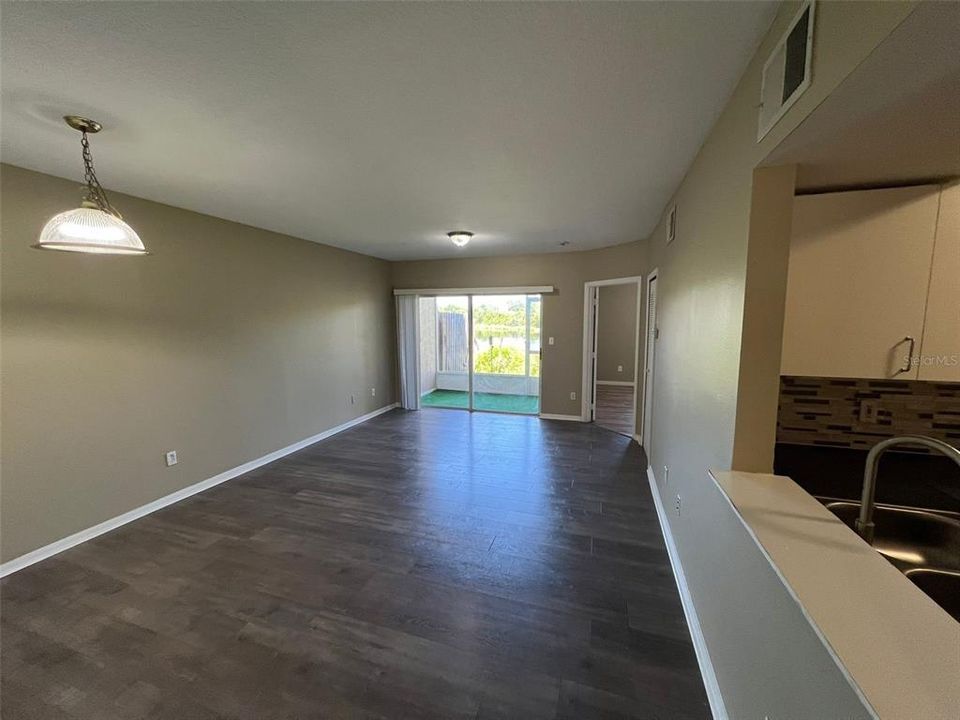 For Rent: $1,800 (3 beds, 2 baths, 1200 Square Feet)