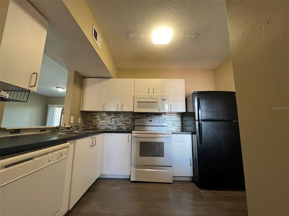 For Rent: $1,800 (3 beds, 2 baths, 1200 Square Feet)