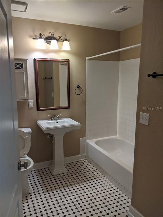 For Rent: $1,700 (2 beds, 2 baths, 993 Square Feet)