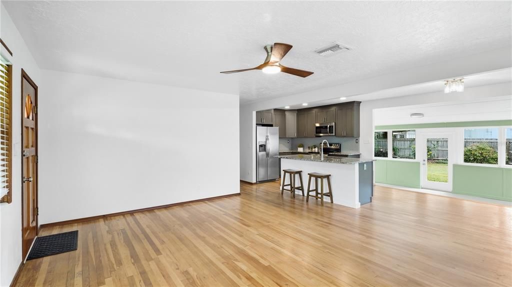 For Sale: $650,000 (3 beds, 2 baths, 1934 Square Feet)