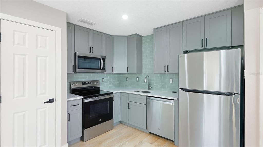 For Sale: $650,000 (3 beds, 2 baths, 1934 Square Feet)