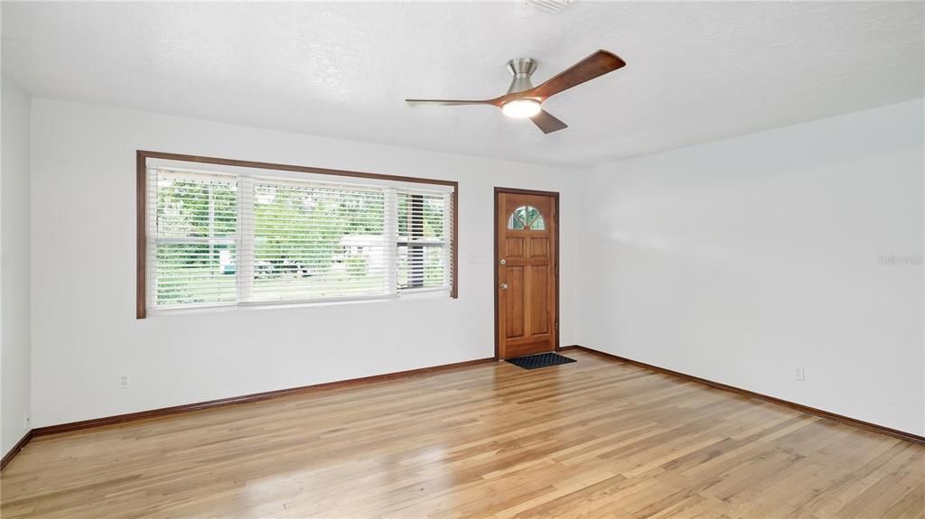 For Sale: $650,000 (3 beds, 2 baths, 1934 Square Feet)
