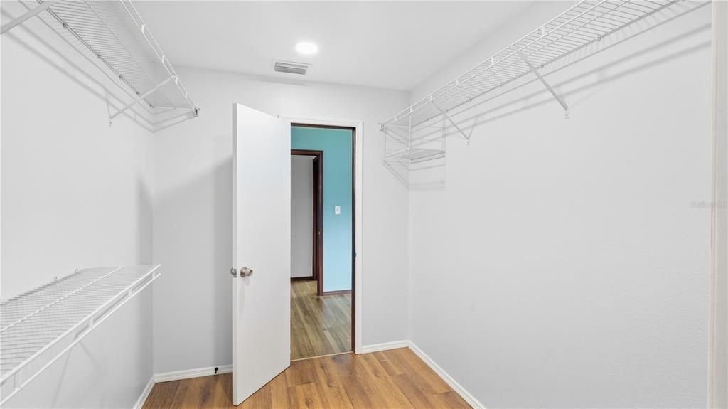 For Sale: $650,000 (3 beds, 2 baths, 1934 Square Feet)