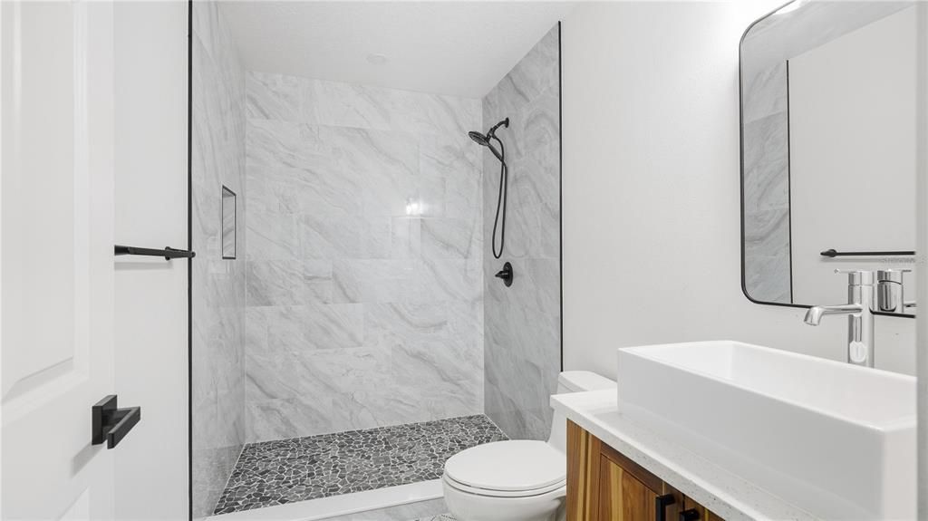 For Sale: $650,000 (3 beds, 2 baths, 1934 Square Feet)