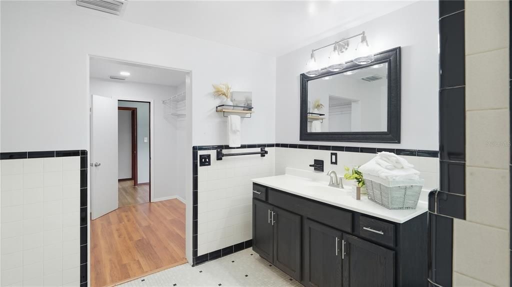 For Sale: $650,000 (3 beds, 2 baths, 1934 Square Feet)