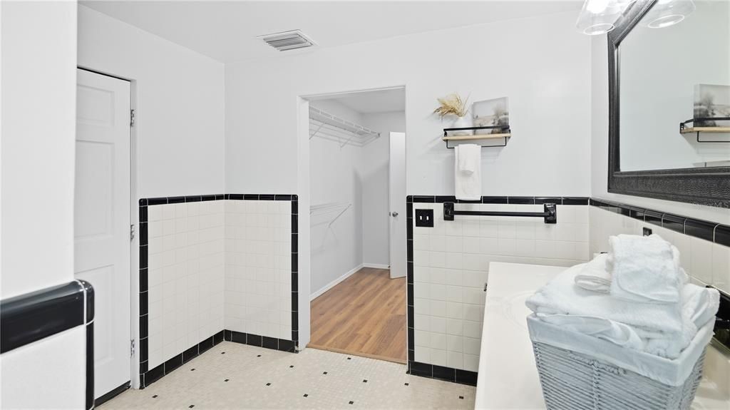 For Sale: $650,000 (3 beds, 2 baths, 1934 Square Feet)