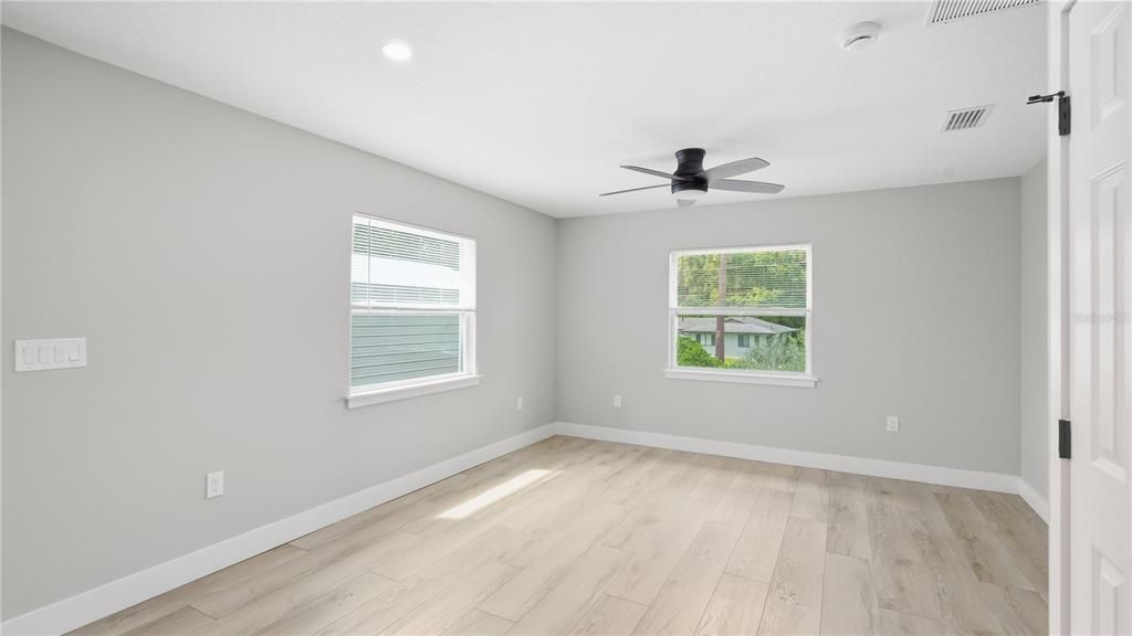 For Sale: $650,000 (3 beds, 2 baths, 1934 Square Feet)