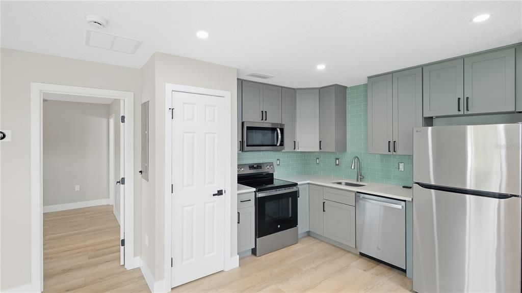 For Sale: $650,000 (3 beds, 2 baths, 1934 Square Feet)
