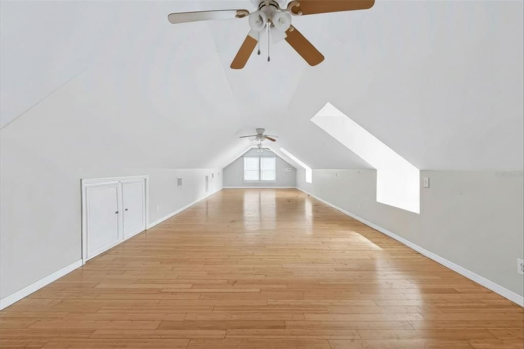 For Sale: $400,000 (4 beds, 2 baths, 2881 Square Feet)