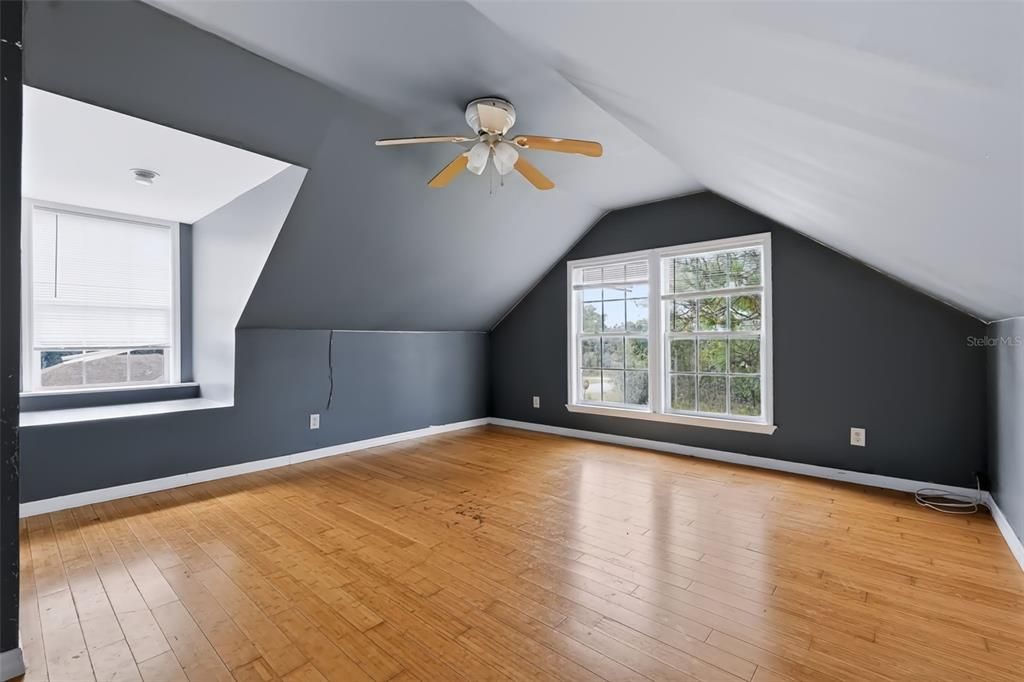 For Sale: $400,000 (4 beds, 2 baths, 2881 Square Feet)