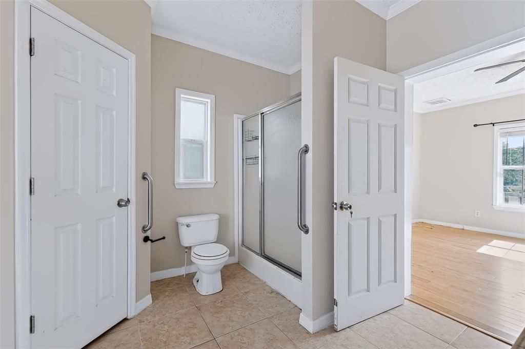 For Sale: $400,000 (4 beds, 2 baths, 2881 Square Feet)