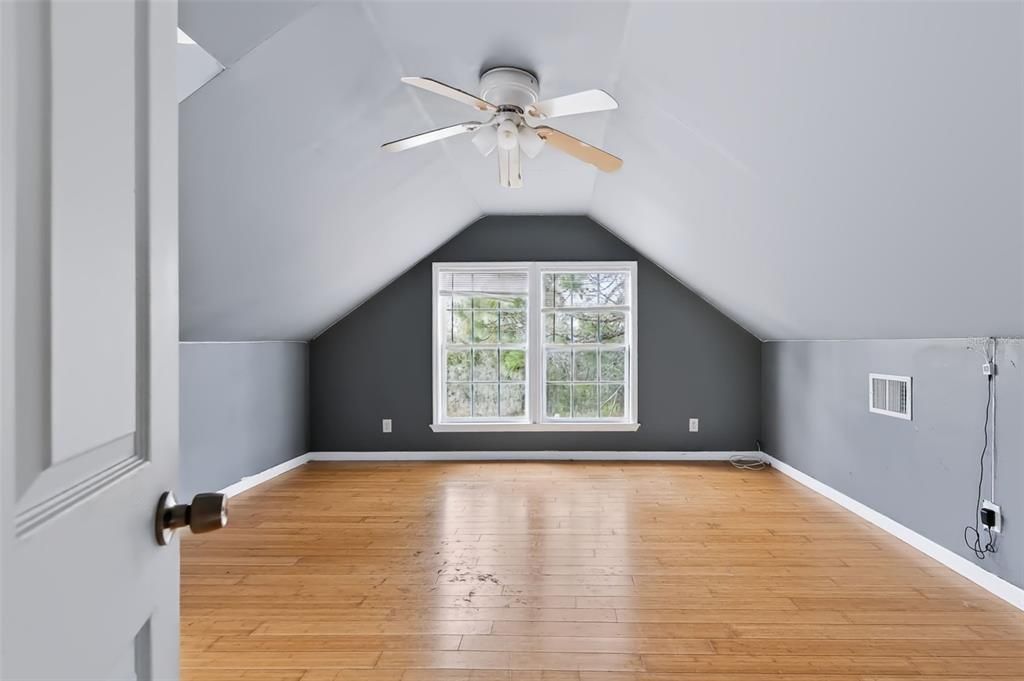 For Sale: $400,000 (4 beds, 2 baths, 2881 Square Feet)