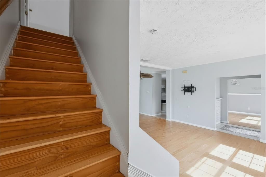 For Sale: $400,000 (4 beds, 2 baths, 2881 Square Feet)