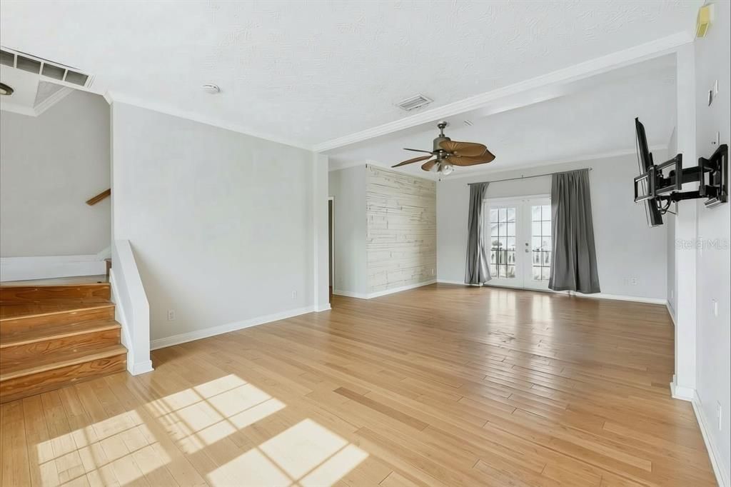 For Sale: $400,000 (4 beds, 2 baths, 2881 Square Feet)