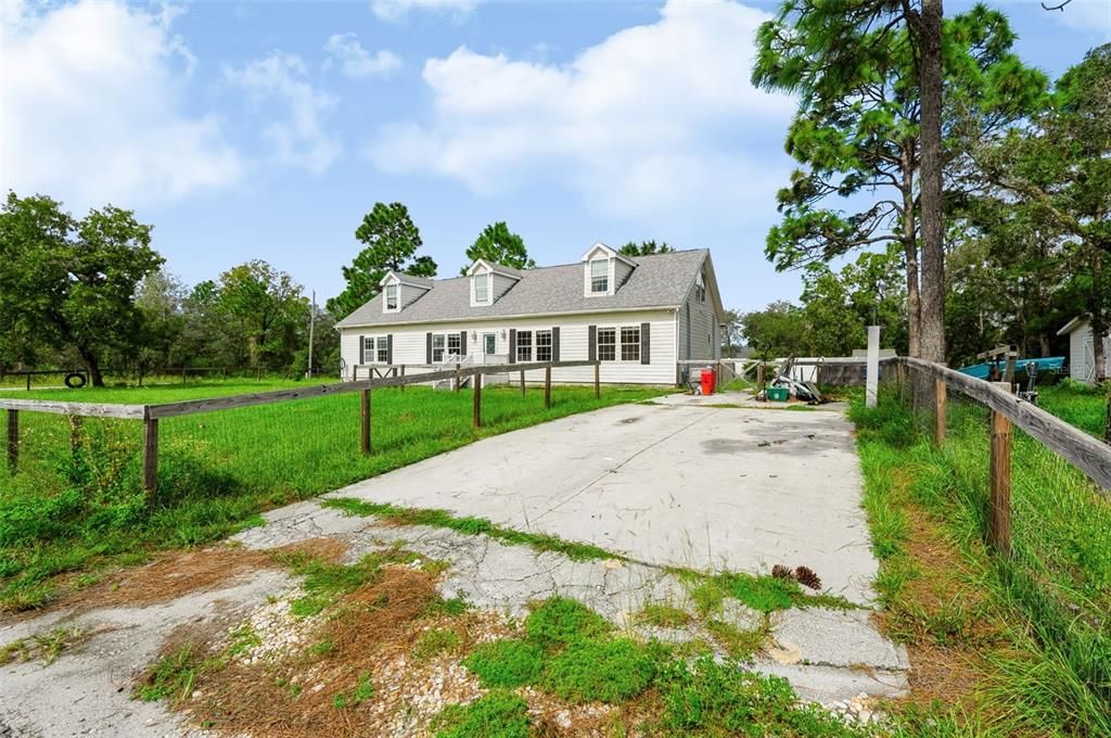 For Sale: $400,000 (4 beds, 2 baths, 2881 Square Feet)