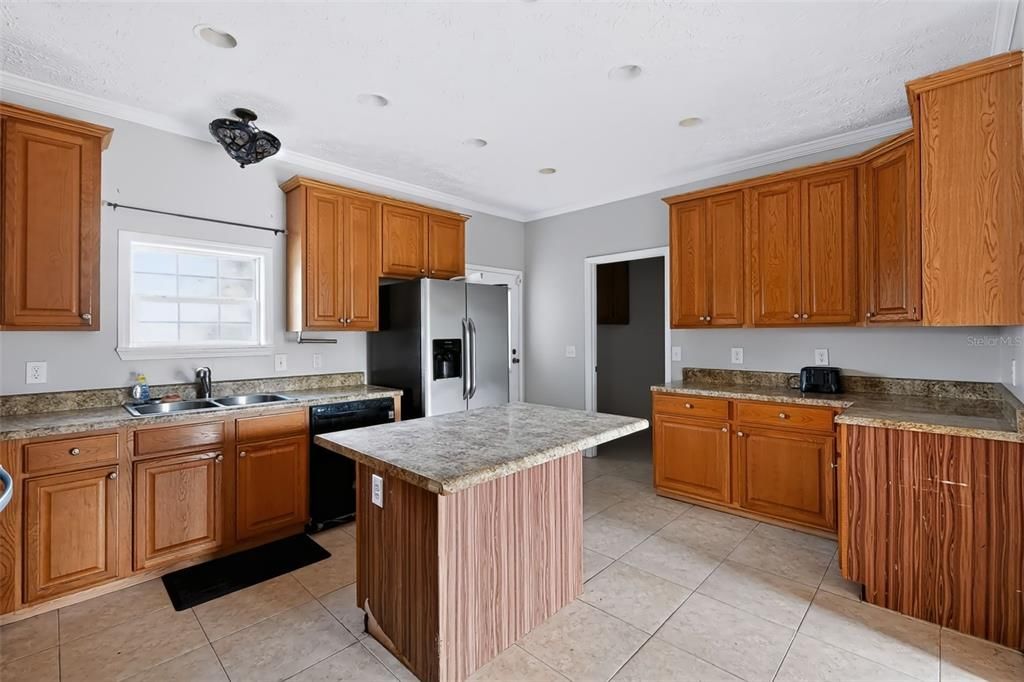 For Sale: $400,000 (4 beds, 2 baths, 2881 Square Feet)
