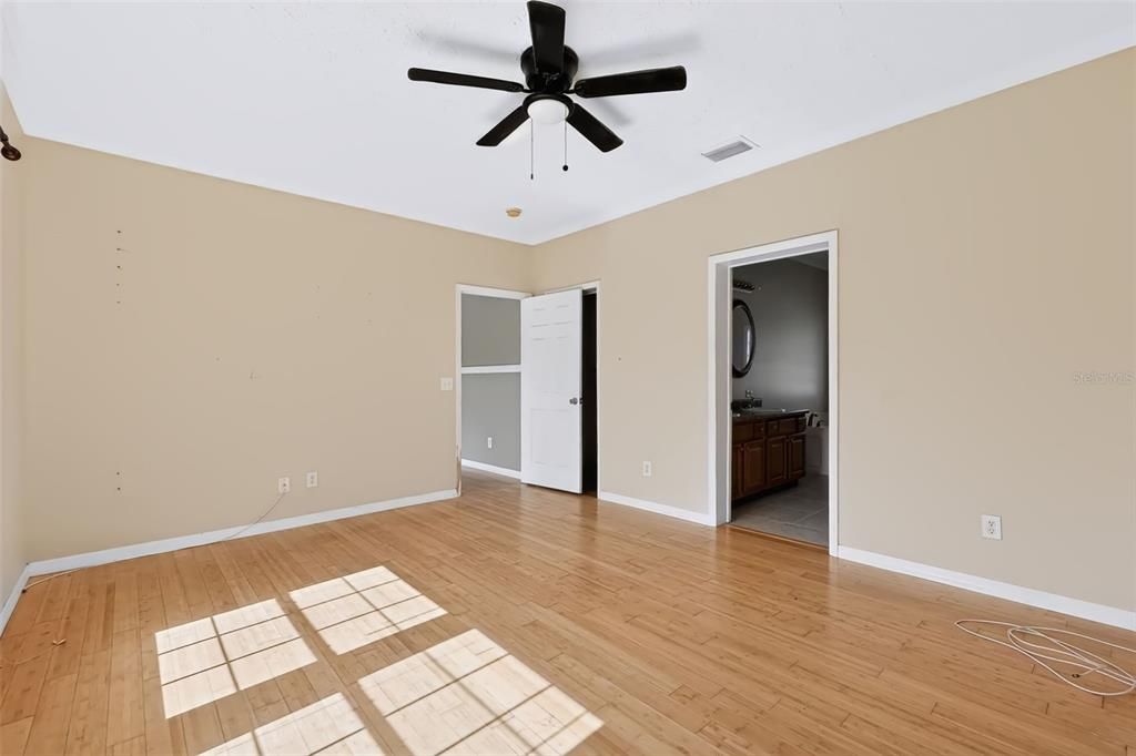 For Sale: $400,000 (4 beds, 2 baths, 2881 Square Feet)