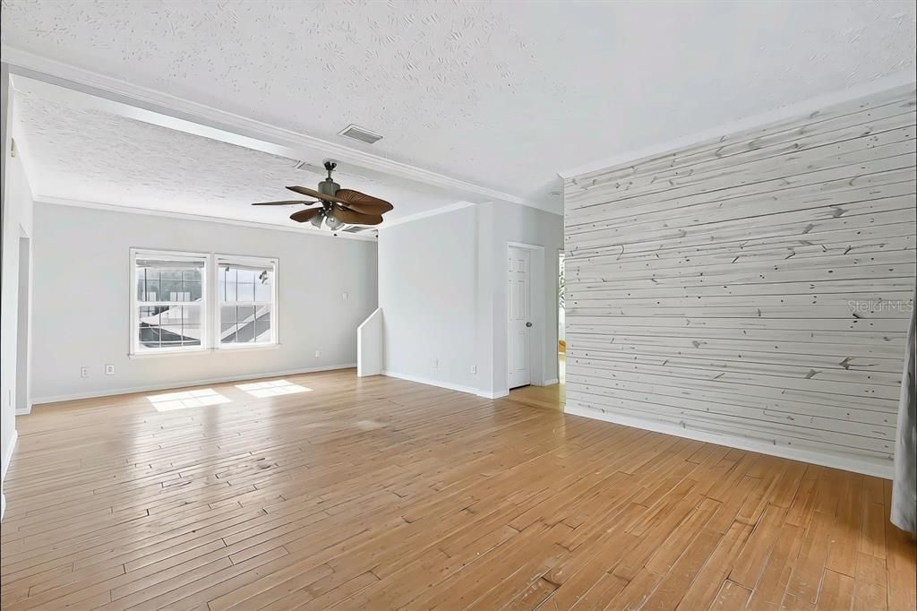 For Sale: $400,000 (4 beds, 2 baths, 2881 Square Feet)