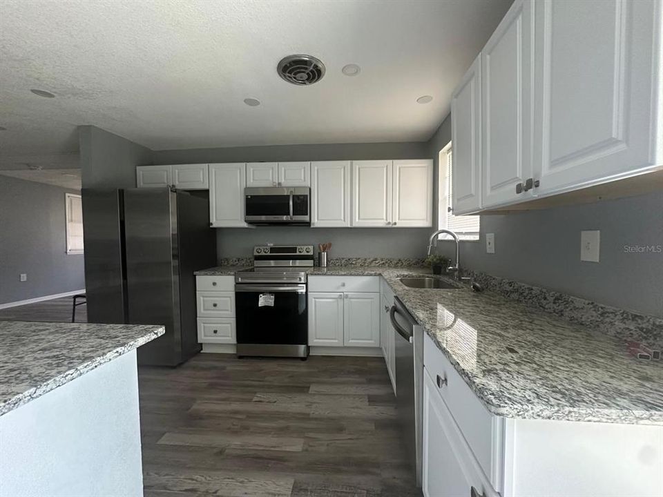 En Venta: $219,900 (3 camas, 2 baños, 1350 Pies cuadrados)