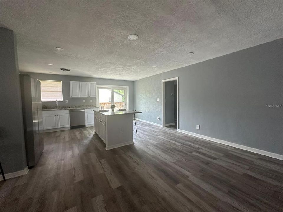 En Venta: $219,900 (3 camas, 2 baños, 1350 Pies cuadrados)