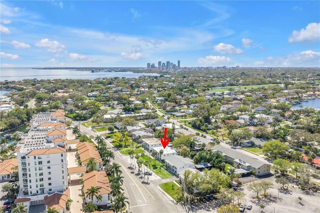 For Sale: $285,000 (2 beds, 2 baths, 1100 Square Feet)