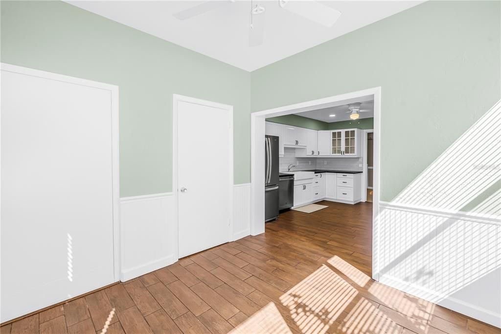 For Sale: $285,000 (2 beds, 2 baths, 1100 Square Feet)