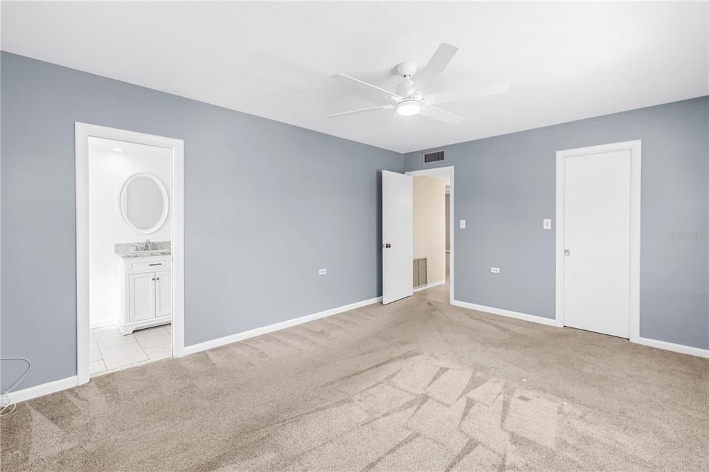 For Sale: $285,000 (2 beds, 2 baths, 1100 Square Feet)