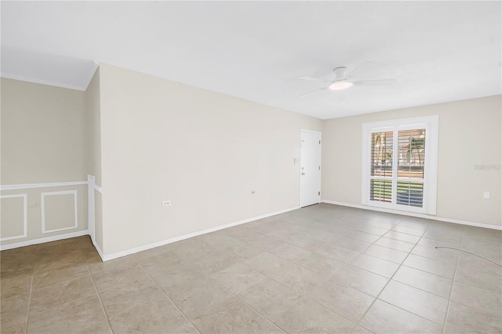 For Sale: $285,000 (2 beds, 2 baths, 1100 Square Feet)